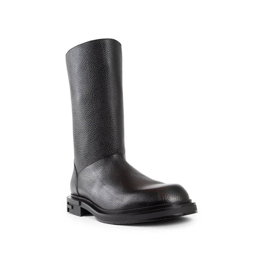 Black Calfskin BootsDescription: – Composition: 100% calf leather – Inner: Leather – Insole: Leather – Sole: Rubber – Round toe – Slip-on design – Grained leather – ‘F” block heel – Back tonal hand-stitching detail – Made in Italy – Gender: MEN – Size & F