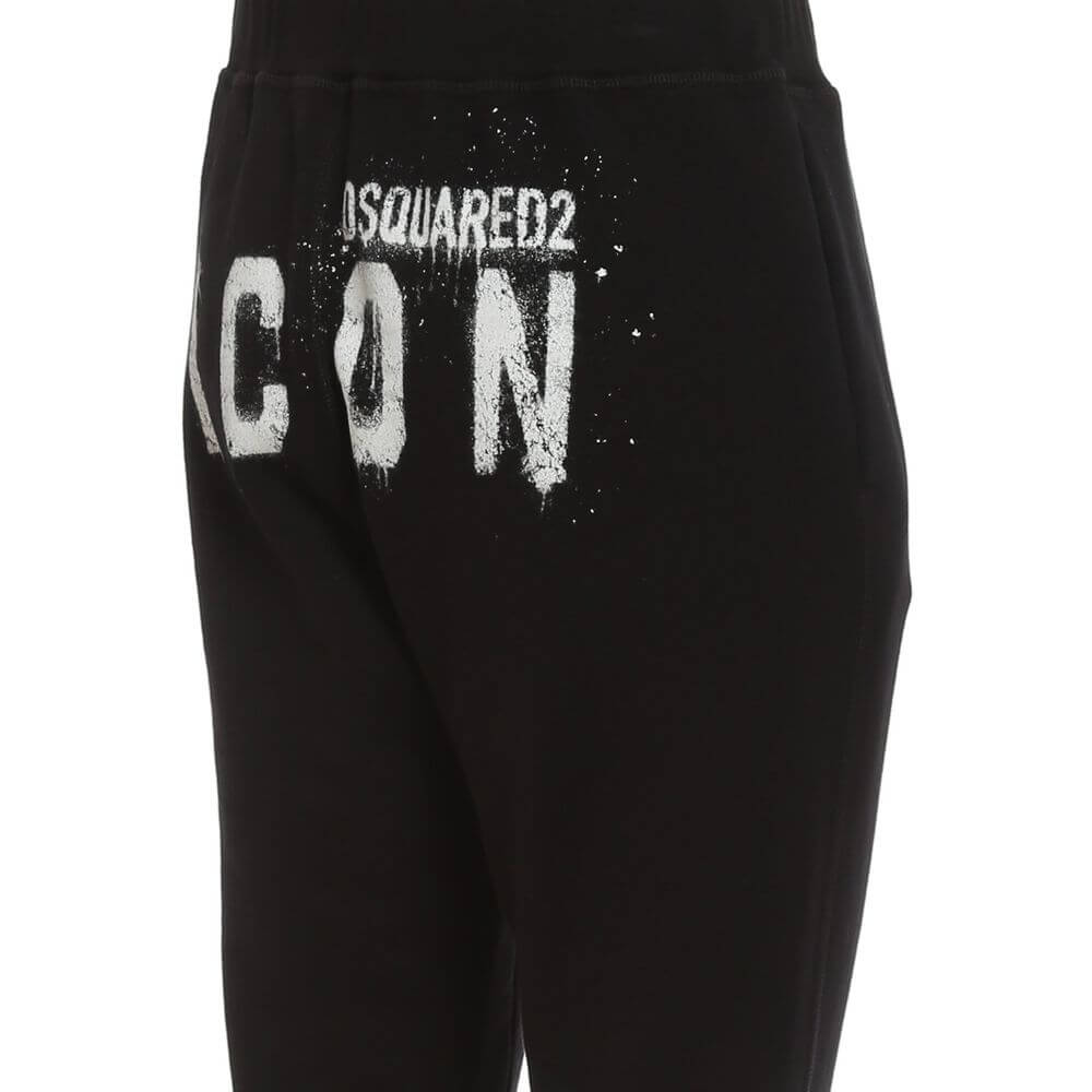 Black Cotton Joggers (Workout Pants)Description: – Composition: 100% Cotton – Elasticated waist – Two side pockets – Back contrast logo detail – Machine wash – Ribbed cuffs – Made in Italy – Gender: MEN –Black Cotton Joggers (Workout Pants)${tagsDsquared²