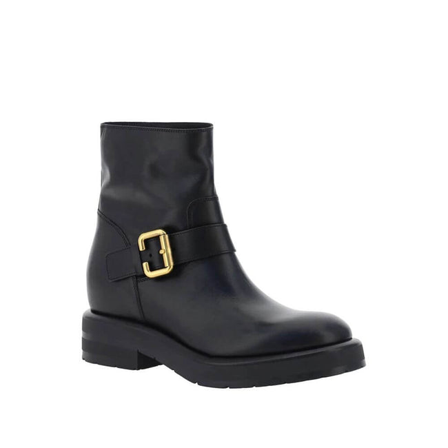 Black Calfskin Ankle BootsDescription: – Composition: 100% calf leather – Sole: 100% Rubber – Round toe – Slip on – Secondary lining: suede kidskin – Made in Italy – Gender: WOMEN –Black Calfskin Ankle Boots${tagsChloéAulae Black Calfskin Ankle Boots Chlo
