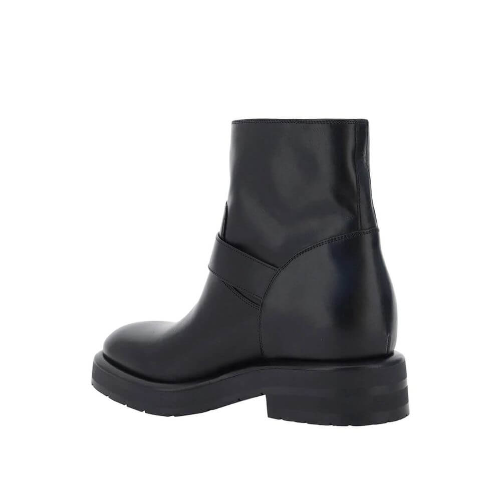 Black Calfskin Ankle BootsDescription: – Composition: 100% calf leather – Sole: 100% Rubber – Round toe – Slip on – Secondary lining: suede kidskin – Made in Italy – Gender: WOMEN –Black Calfskin Ankle Boots${tagsChloéAulae Black Calfskin Ankle Boots Chlo