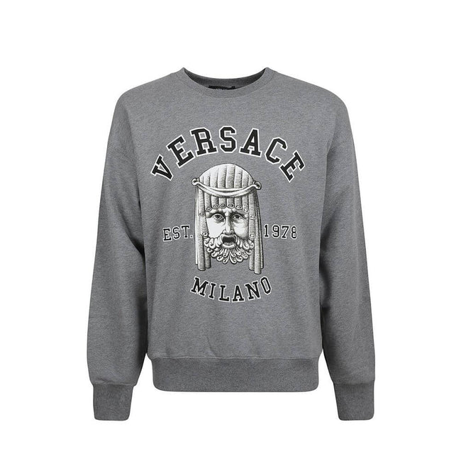 Gray Cotton SweatshirtDescription: – Composition: 100% Cotton – Long sleeves – Ribbed trims – Crew neck – Front logo detail – Front graphic print details – Made in Italy – Gender: MEN –Gray Cotton Sweatshirt${tagsVersaceAulae Gray Cotton Sweatshirt Versac