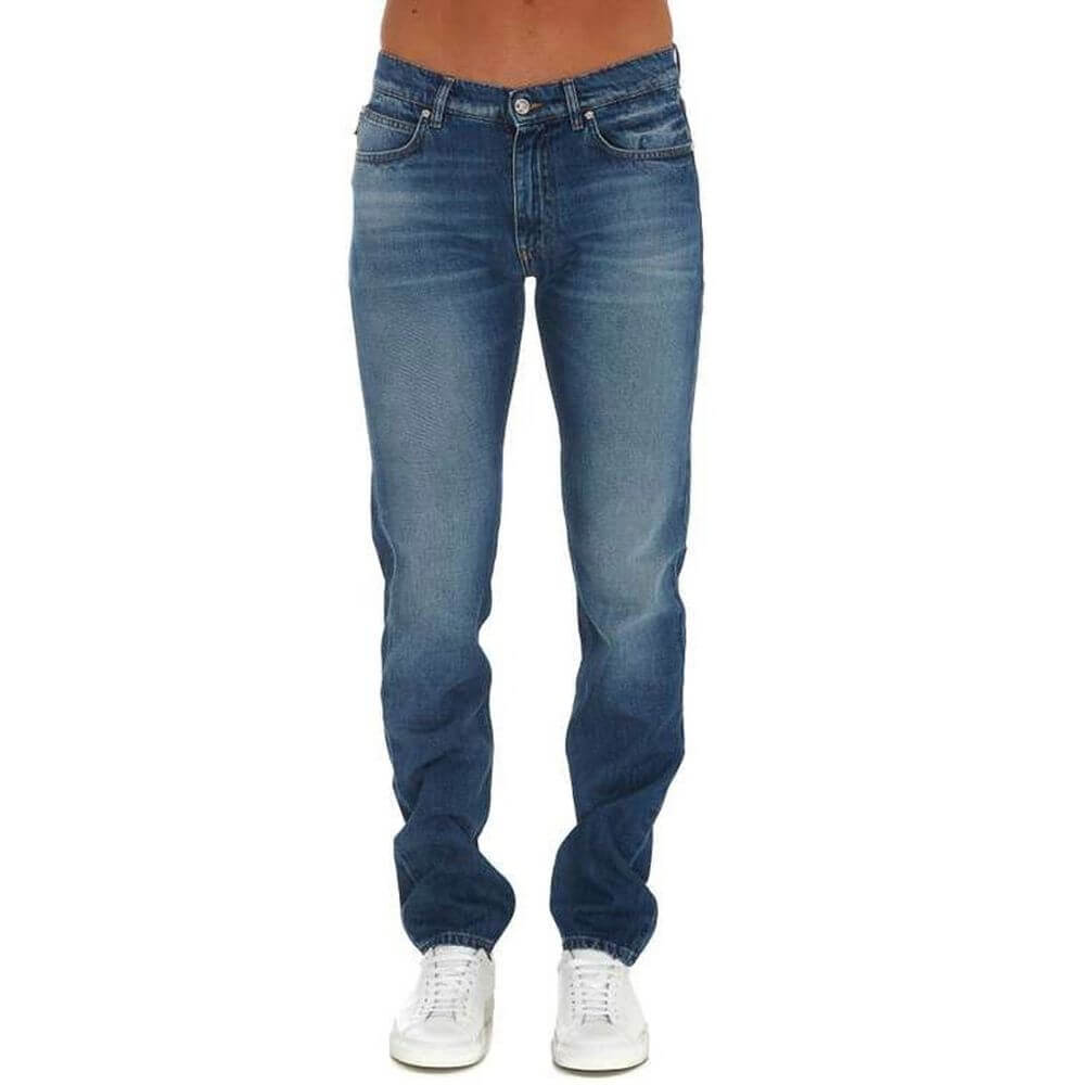 Blue Cotton Straight-Leg JeansDescription: – Composition: 100% cotton – belt loops – button and zip closure – five pockets – back logo detail – machine wash – made in Italy –Blue Cotton Straight-Leg Jeans${tagsVersaceAulae Blue Cotton Straight-Leg Jeans V