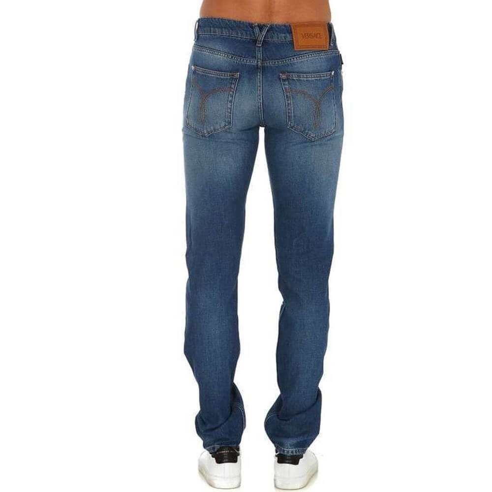 Blue Cotton Straight-Leg JeansDescription: – Composition: 100% cotton – belt loops – button and zip closure – five pockets – back logo detail – machine wash – made in Italy –Blue Cotton Straight-Leg Jeans${tagsVersaceAulae Blue Cotton Straight-Leg Jeans V