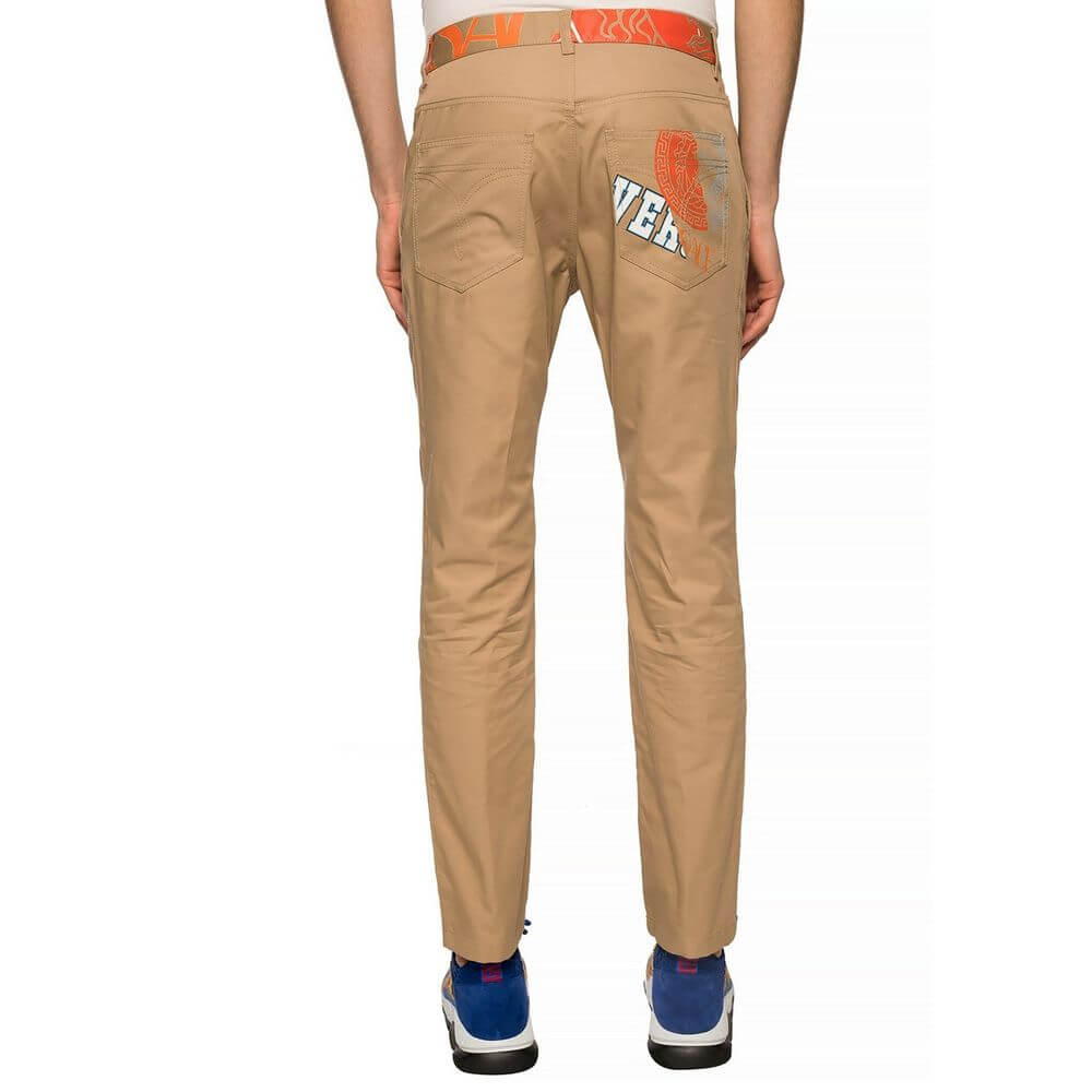 Beige Cotton Chino PantsDescription: – Composition: 100% Cotton – Belt loops – Five pockets – Contrast logo print – Made in Italy – Gender: MEN –Beige Cotton Chino Pants${tagsVersaceBeige Cotton Chino PantsDescription: – Composition: 100% Cotton – Belt lo