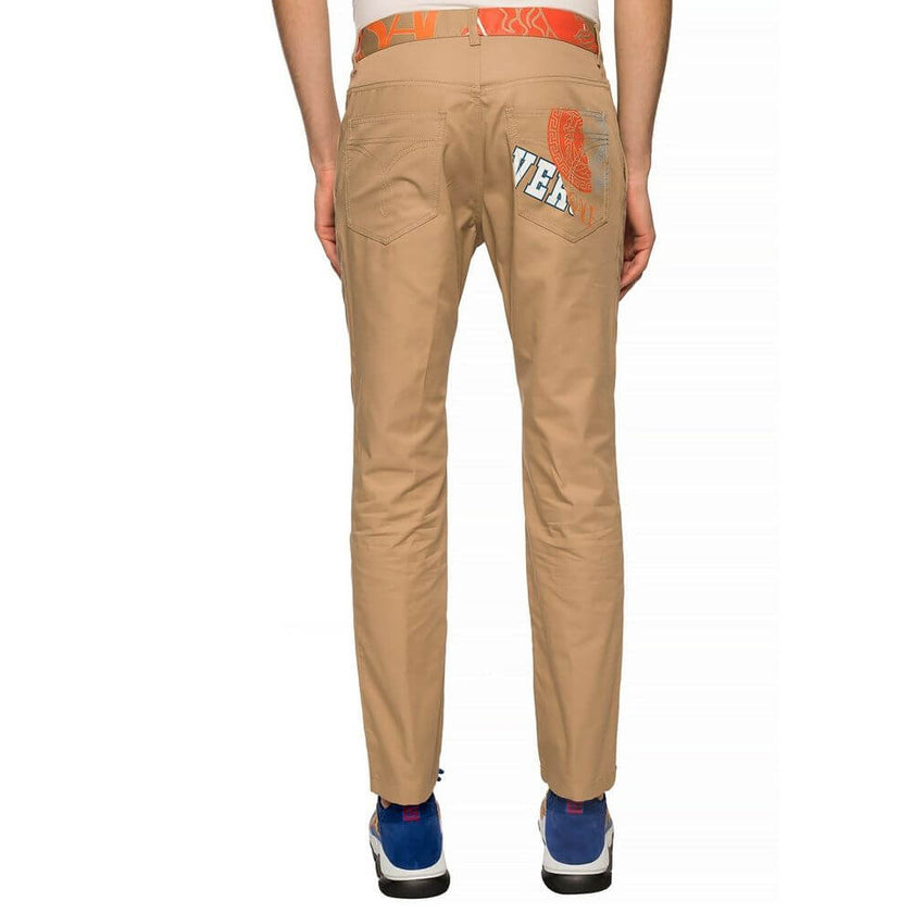 Beige Cotton Chino PantsDescription: – Composition: 100% Cotton – Belt loops – Five pockets – Contrast logo print – Made in Italy – Gender: MEN –Beige Cotton Chino Pants${tagsVersaceBeige Cotton Chino PantsDescription: – Composition: 100% Cotton – Belt lo