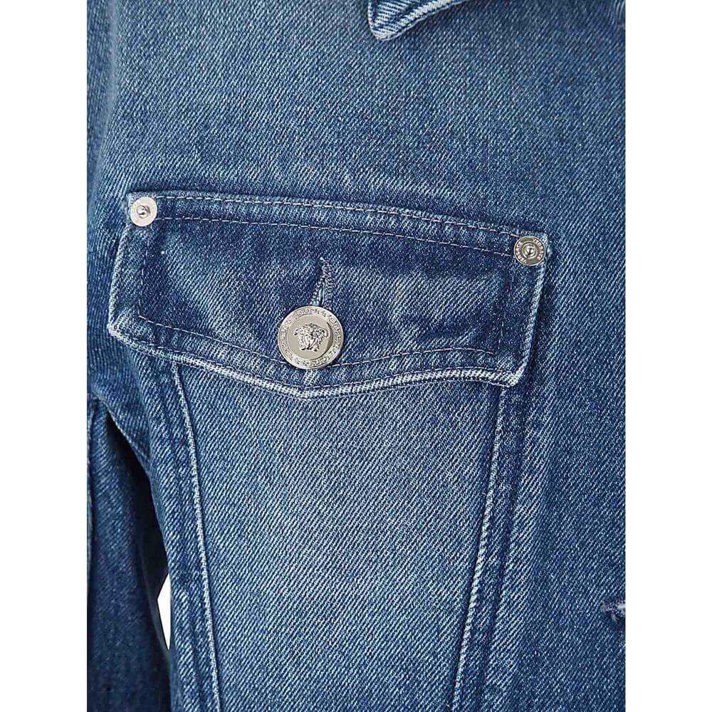 Blue Cotton Denim JacketDescription: – Composition: 100% Cotton – Long sleeves – Front button closure – Machine wash – Cropped fit – Made in Italy – Gender: WOMEN –Blue Cotton Denim Jacket${tagsVersaceBlue Cotton Denim JacketDescription: – Composition: 10
