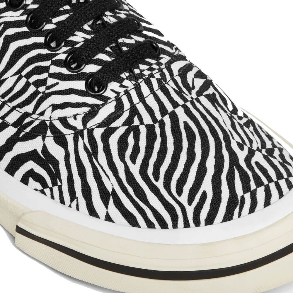 Black Canvas Low Top SneakersDescription: – Composition: 100% Canvas – Inner: Cotton – Insole: Cotton – Sole: 100% Rubber – Round toe – Lace-up – Embossed logo detail – Zebra print – Made in Spain – Gender: MEN –Black Canvas Low Top Sneakers${tagsCelineBl