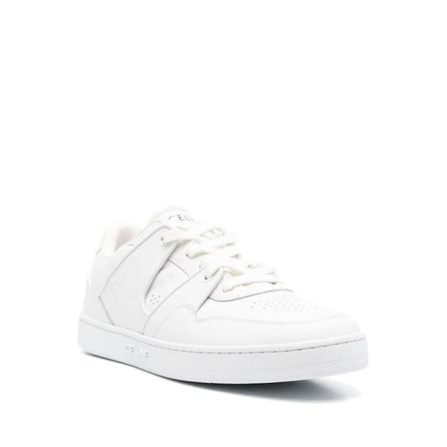 White Calfskin Low Top SneakersDescription: – Composition: 100% calf leather – Inner: Fabric – Insole: Fabric – Sole: Rubber – Round toe – Branded insole – Front lace-up closure – Top and back logo detail – Side logo relief – Made in Italy – Gender: MEN –