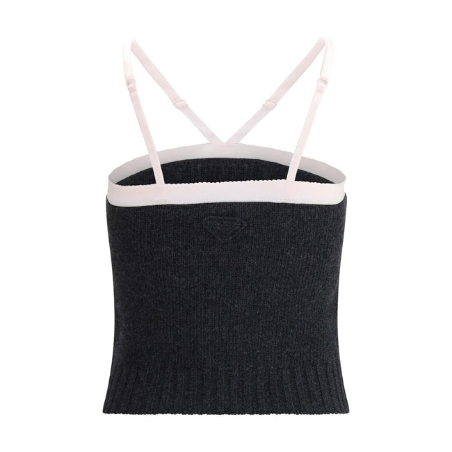 Gray Fleece Wool TopPrada’s virgin wool crop Top combines simplicity and style in an essential piece. Featuring thin, adjustable straps, it has a ribbed hem that enhances the silhouette. The triangular logo on the front adds a distinctive and refined deta