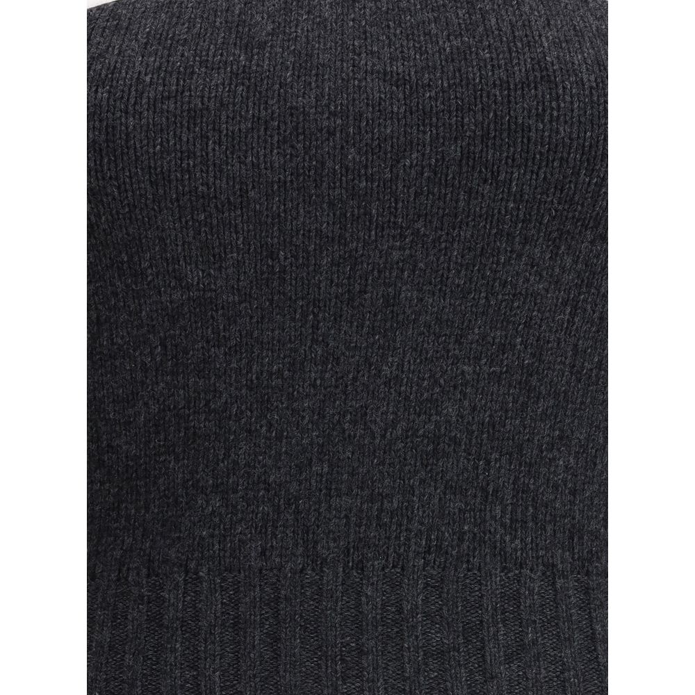 Gray Fleece Wool TopPrada’s virgin wool crop Top combines simplicity and style in an essential piece. Featuring thin, adjustable straps, it has a ribbed hem that enhances the silhouette. The triangular logo on the front adds a distinctive and refined deta
