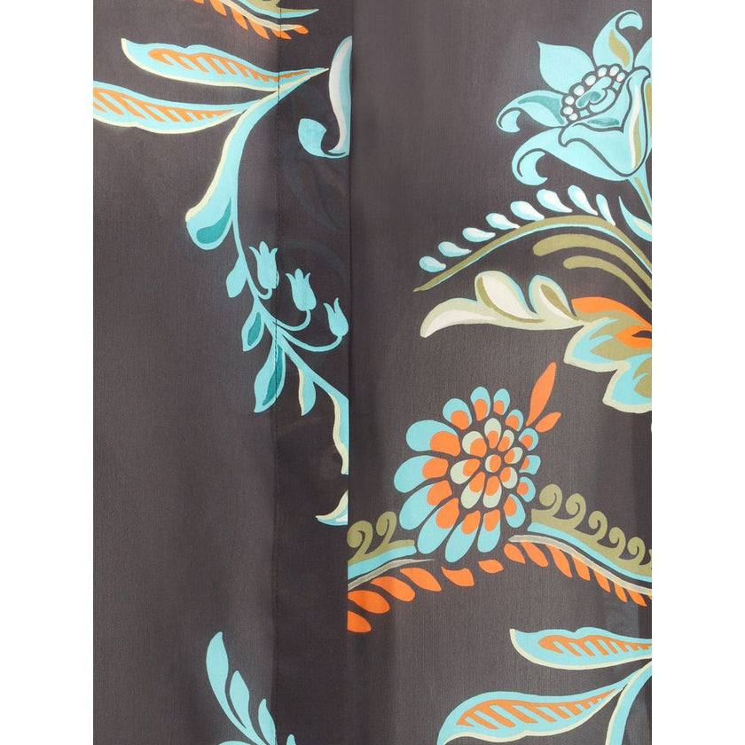 Multicolor Silk Pattern ShirtThe Long Narcissus Print Shirt by Etro is crafted from fine Peau d’Ange silk and features an all-over floral motif that reflects the Maison’s natural elegance and artistic spirit. The shirt showcases a straight, elongated silh