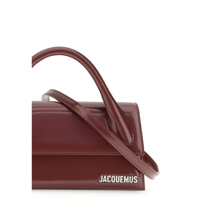 Bordeaux Calf Leather Bos Taurus HandbagThe Chiquito Handbag with Buckle from Jacquemus is a long, structured design made of smooth leather. Featuring a reinforced handle with metal buckle, it has a flap with magnetic closure and an adjustable, removable