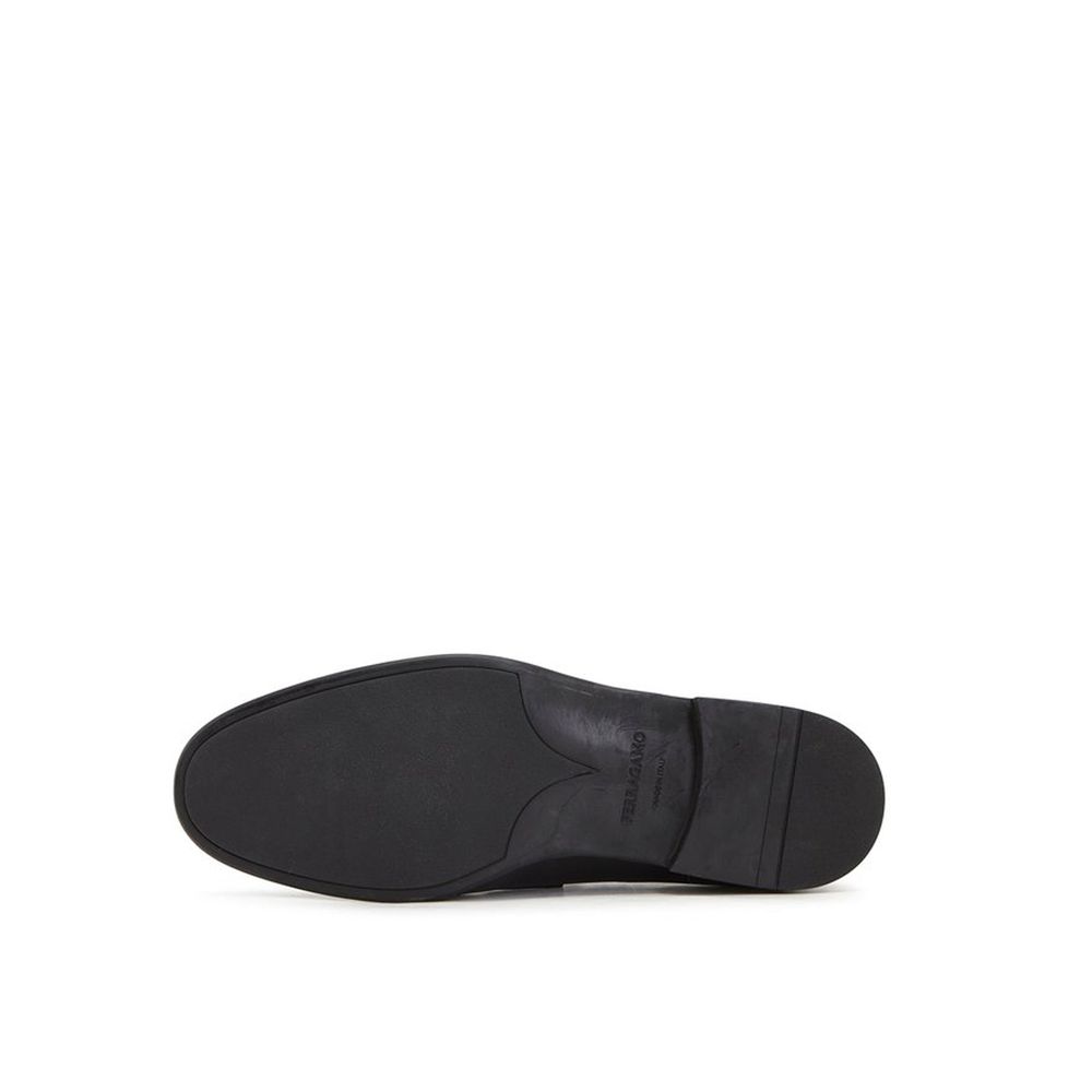 Black Calfskin Slip-On LoafersDescription: – Composition: 100% calf leather – Inner: Leather – Insole: Leather – Sole: Rubber – Round toe – Branded insole – Slip-on design – Top logo hardware – Made in Italy – Gender: MEN –Black Calfskin Slip-On Loafers${