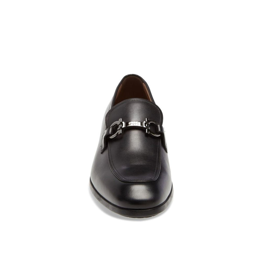 Black Calfskin Slip-On LoafersDescription: – Composition: 100% calf leather – Inner: Leather – Insole: Leather – Sole: Rubber – Branded insole – Almond toe – Top logo hardware – Low stacked heel – Made in Italy – Gender: MEN – Size & Fit: This piece fits