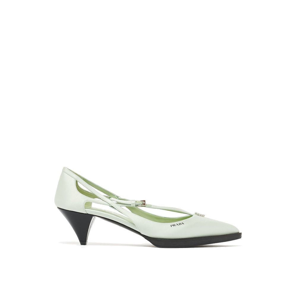 Green Silk Mid Heel PumpsDescription: – Composition: 100% Silk – Inner: Leather – Insole: Leather – Sole: Rubber – Pointed toe – Heel 5,5 cm – Metal buckle closure – Upper with jeweled ornament – Screen-printed logo – Brushed leather-covered heel – Made i
