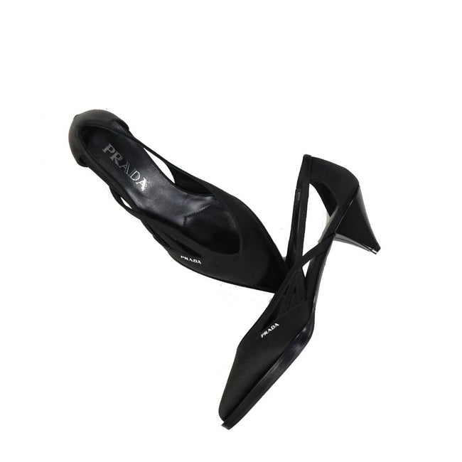 Black Silk Mid Heel PumpsDescription: – Composition: 100% Silk – Inner: Leather – Insole: Leather – Sole: Rubber – Pointed toe – Cut-out detail – Branded insole – Slip-on design – Heel 5,5 cm – Side small logo detail – Made in Italy – Gender: WOMEN –Black