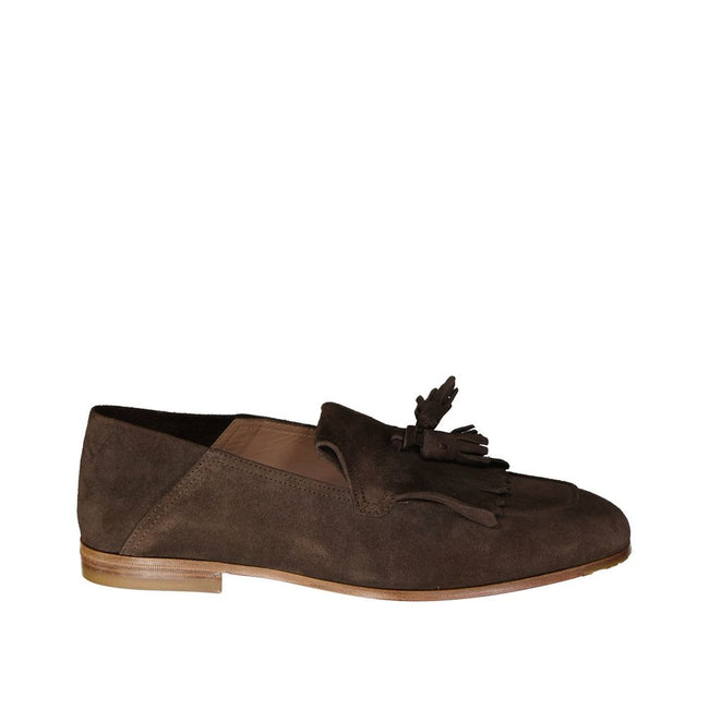 Brown Calfskin Slip-On LoafersDescription: – Composition: 100% calf leather – Inner: Leather – Insole: Leather – Sole: Leather – Round toe – Fringe top details – Suede effect – Made in Italy – Gender: MEN –Brown Calfskin Slip-On Loafers${tagsSalvatore Fer