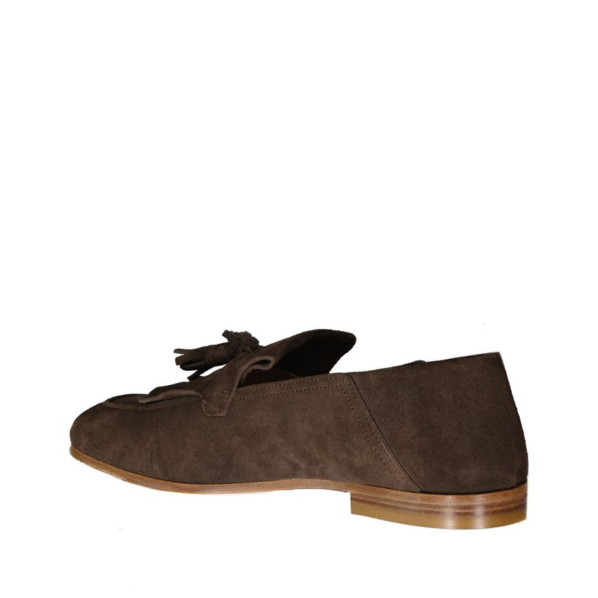 Brown Calfskin Slip-On LoafersDescription: – Composition: 100% calf leather – Inner: Leather – Insole: Leather – Sole: Leather – Round toe – Fringe top details – Suede effect – Made in Italy – Gender: MEN –Brown Calfskin Slip-On Loafers${tagsSalvatore Fer