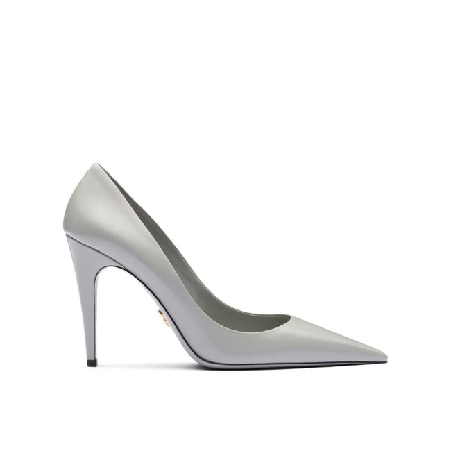 Gray Leather High Heel PumpsDescription: – Composition: 100% Leather – Inner: 100% Leather – Insole: 100% Leather – Sole: 100% Leather – Pointed toe – Branded insole – Heel 10 cm – Made in Italy – Gender: WOMEN –Gray Leather High Heel Pumps${tagsPradaGray