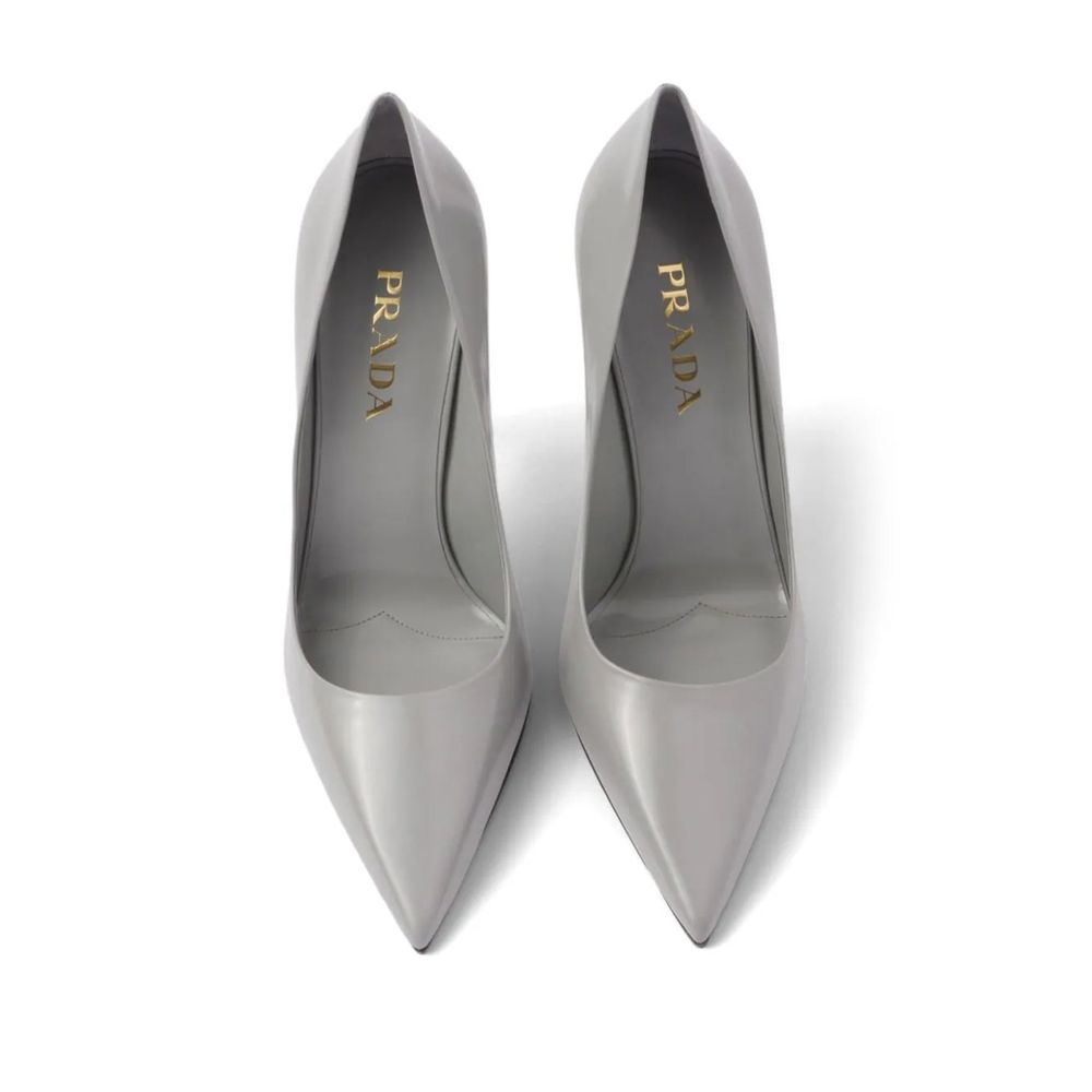 Gray Leather High Heel PumpsDescription: – Composition: 100% Leather – Inner: 100% Leather – Insole: 100% Leather – Sole: 100% Leather – Pointed toe – Branded insole – Heel 10 cm – Made in Italy – Gender: WOMEN –Gray Leather High Heel Pumps${tagsPradaGray