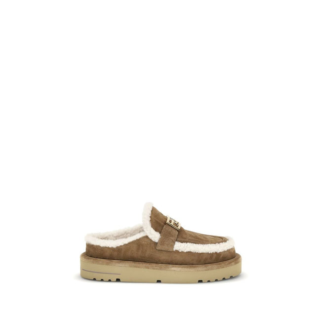 Beige Leather MulesThe Après Chic sheepskin Mules by Fendi combine comfort and style in a sophisticated design. Made of brown suede with a tone-on-tone embossed FF pattern, they feature an inner lining and white sheepskin trim that add softness and warmth