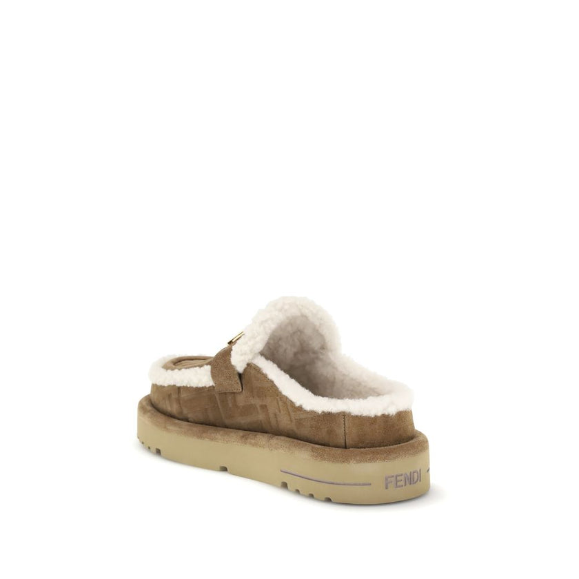 Beige Leather MulesThe Après Chic sheepskin Mules by Fendi combine comfort and style in a sophisticated design. Made of brown suede with a tone-on-tone embossed FF pattern, they feature an inner lining and white sheepskin trim that add softness and warmth