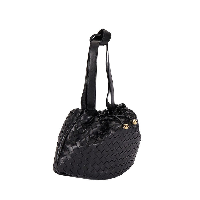 Black Lamb Leather Backet BagDescription: – Composition: 100% Lamb Leather – Drawstring closure – Detachable top handle – Leather lining – Made in Italy – Gender: WOMEN – Size & Fit: 26 x 18 x 8 cm. Handle: 18 cm. Shoulder strap: 40 cmBlack Lamb Leather B
