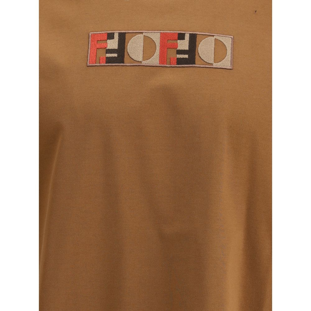 Brown Cotton ClothingThe T-Shirt by Fendi, crafted from pure cotton, stands out for its refined yet essential design. The regular fit, crew neckline, and short sleeves make it a versatile piece suitable for any occasion. The three-dimensional embroidered