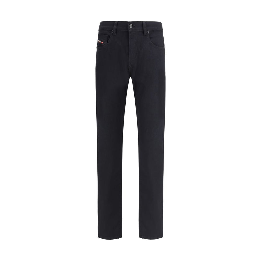 Black Cotton Slim Fit JeansThe 2019 D-Strukt 069YP slim Jeans by Diesel feature a slim fit with a mid-rise waist and narrow leg. Designed with clean, comfortable lines that minimize leg creasing, they ensure a sleek and modern silhouette. Made from stretc
