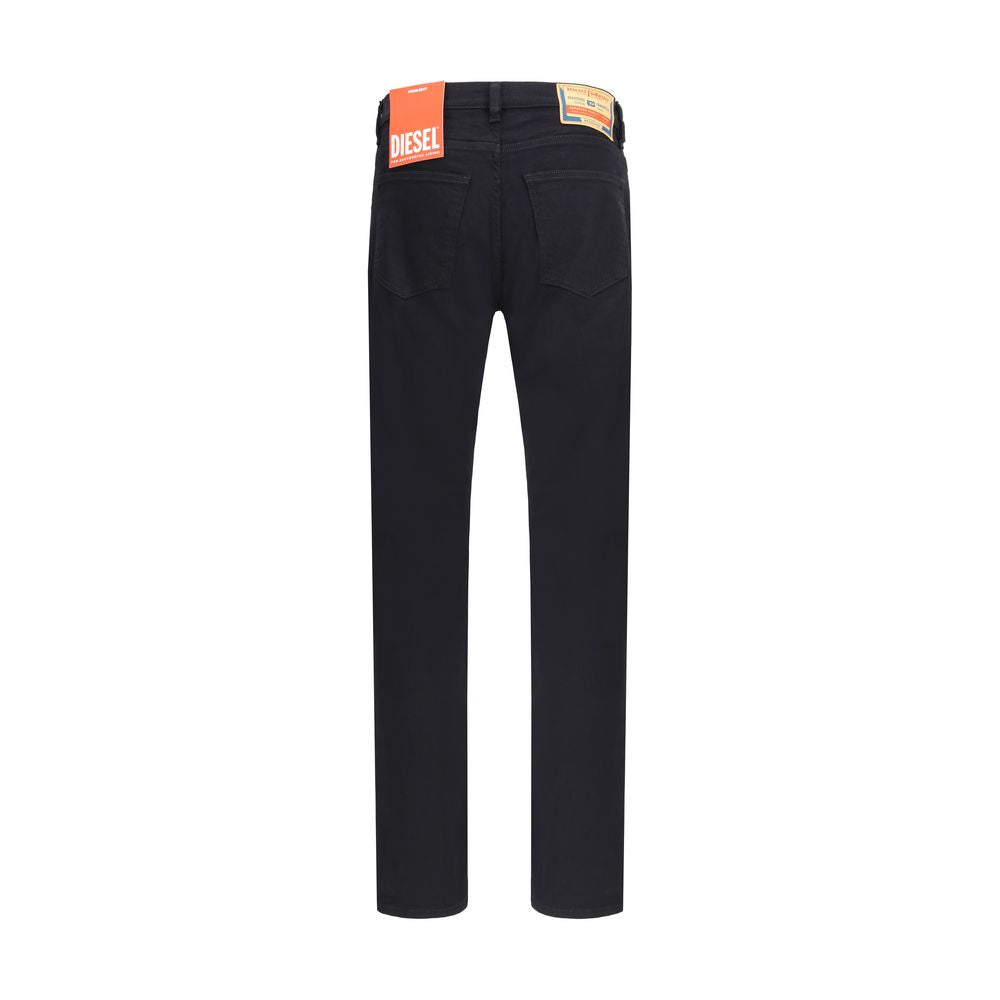 Black Cotton Slim Fit JeansThe 2019 D-Strukt 069YP slim Jeans by Diesel feature a slim fit with a mid-rise waist and narrow leg. Designed with clean, comfortable lines that minimize leg creasing, they ensure a sleek and modern silhouette. Made from stretc