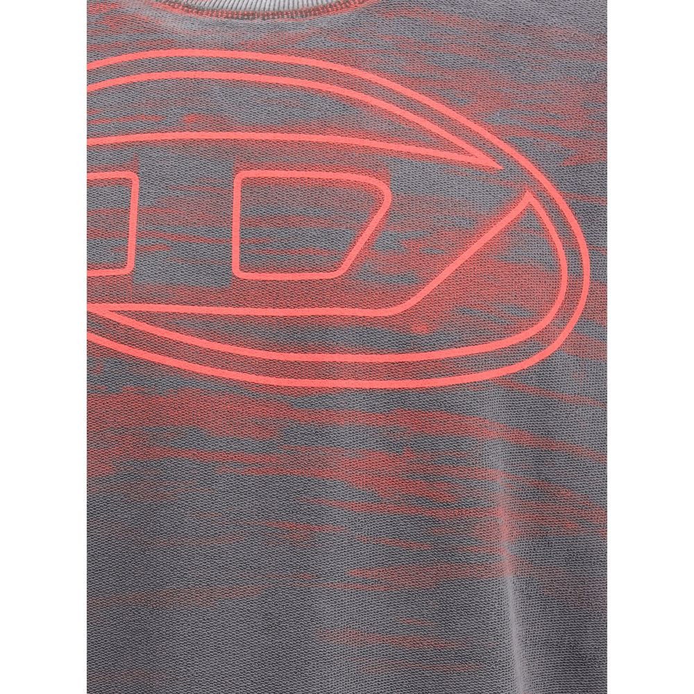 Gray Cotton SweatshirtThe cotton logo Sweatshirt by Diesel features a faded finish that gives it a vintage and authentic look. Made from pure cotton for comfort and breathability, it showcases a crew neck, long sleeves, and ribbed trims for a structured f