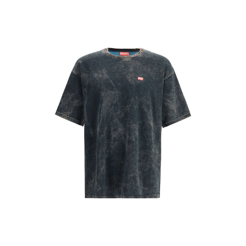 Black Cotton T-ShirtThe T-Boxt-T4 T-shirt by Diesel is crafted from soft vanisé jersey, featuring unique random acid-wash dyeing for an authentic worn-in look. Designed with a relaxed fit, crewneck, and short sleeves, the piece is finished with the Diesel