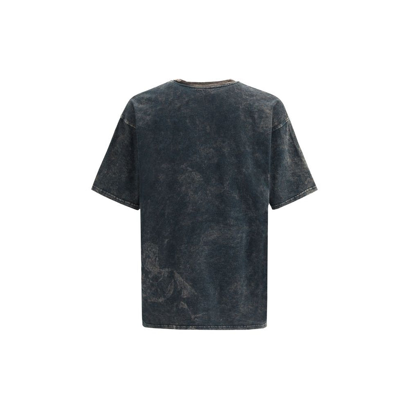 Black Cotton T-ShirtThe T-Boxt-T4 T-shirt by Diesel is crafted from soft vanisé jersey, featuring unique random acid-wash dyeing for an authentic worn-in look. Designed with a relaxed fit, crewneck, and short sleeves, the piece is finished with the Diesel