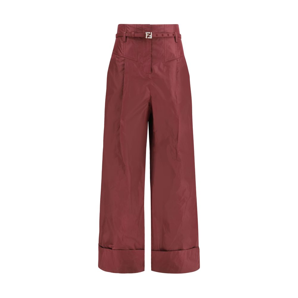 Bordeauxrote Hose aus Seidentaft mit Gürtel